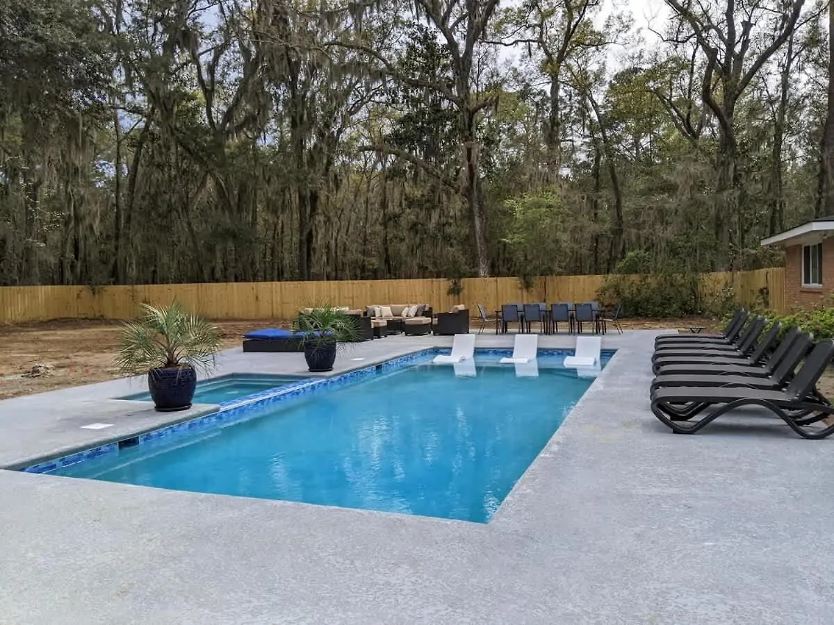 Holiday home Spacious Retreat With Pool - 15 Min To Downtown Savannah United States